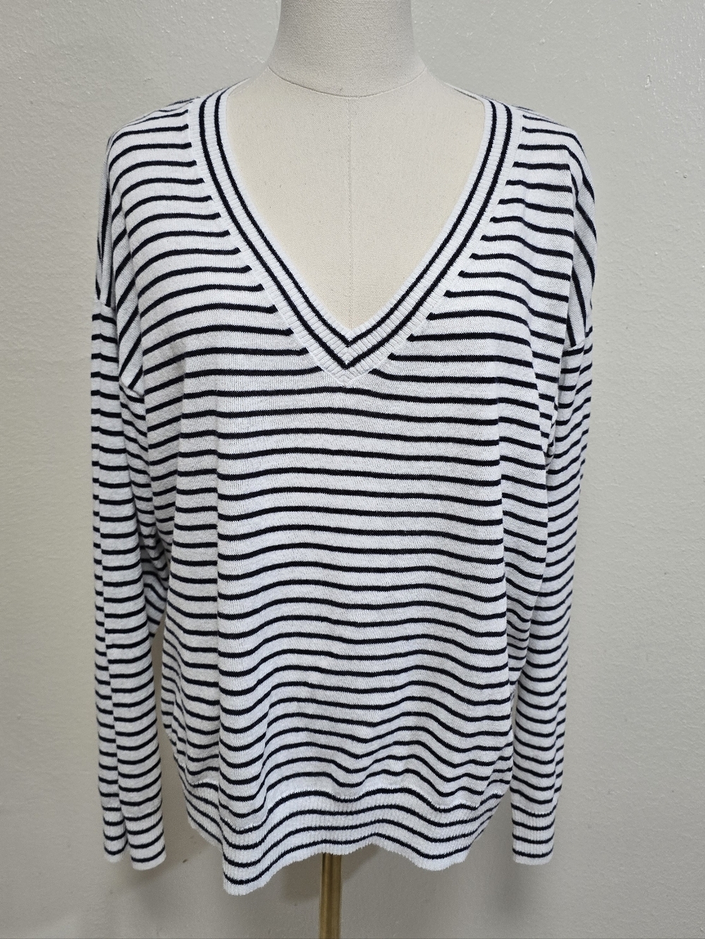 GAP V-Neck Stripe Long Sleeve Lightweight Sweater Size Large